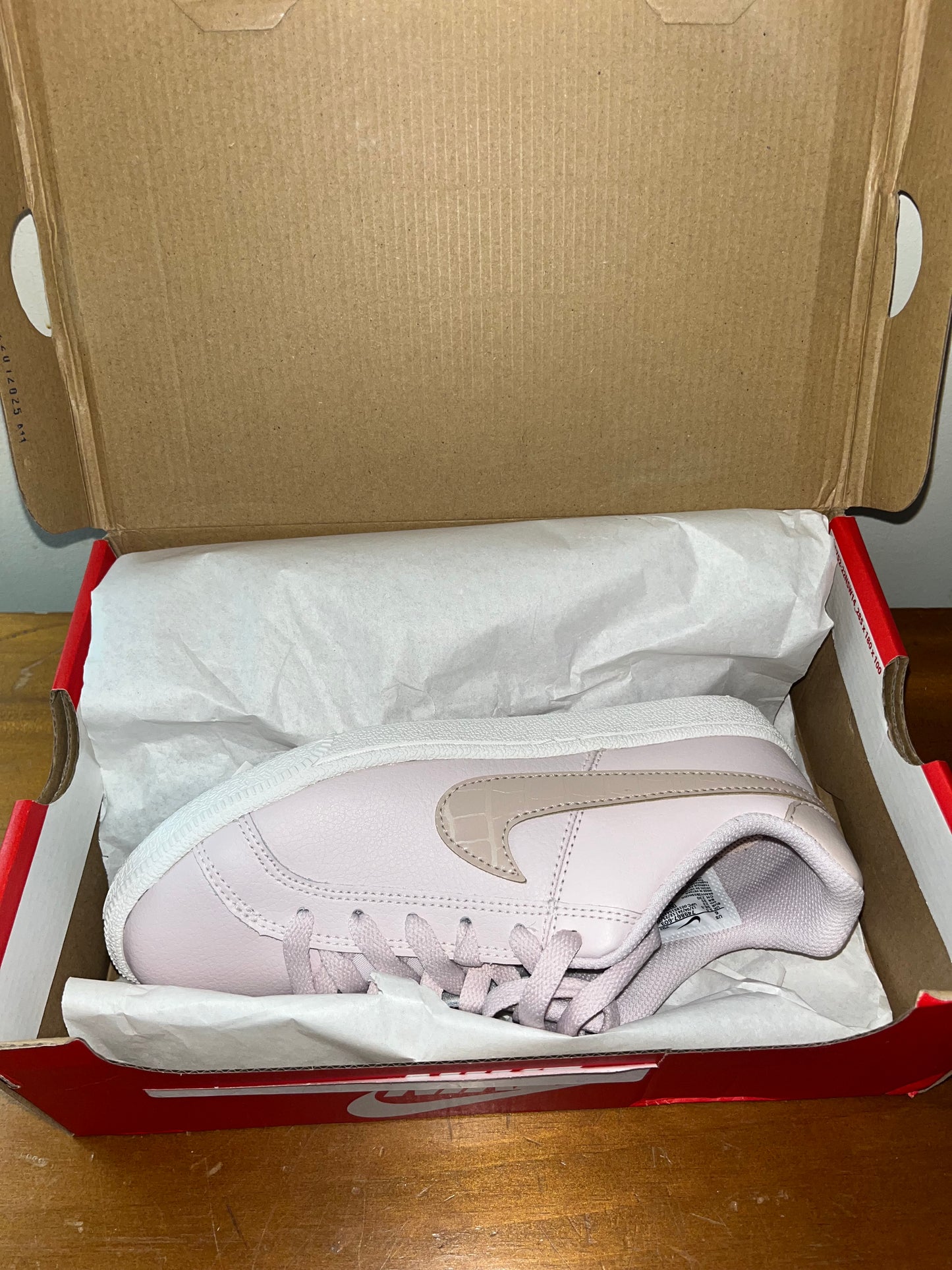New Nikes size 6 woman’s