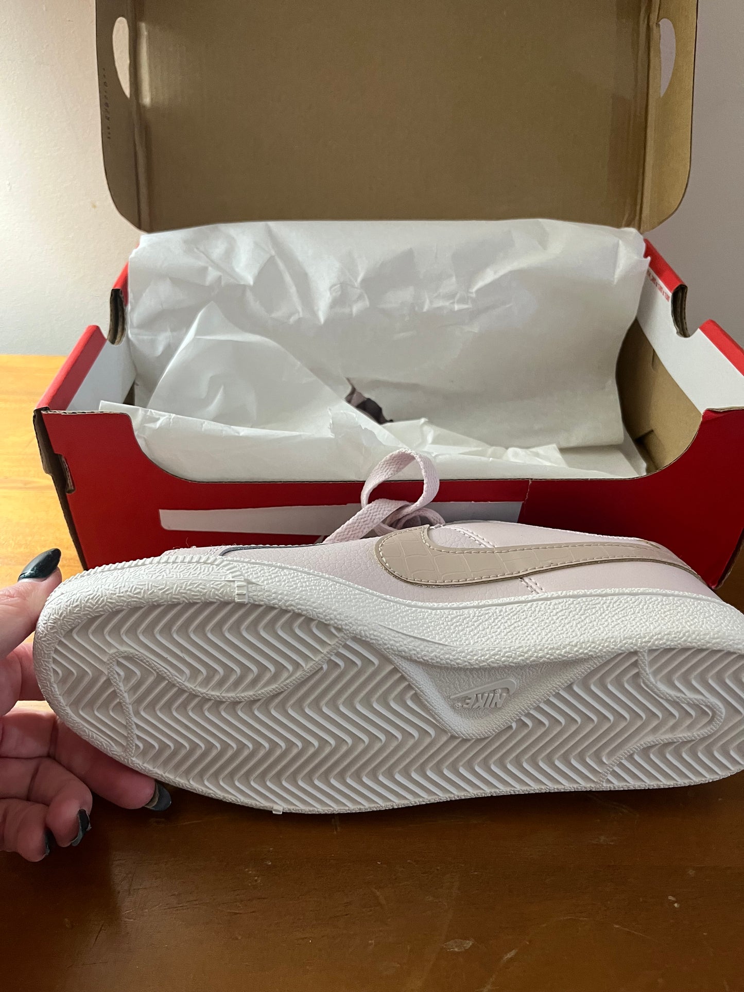 New Nikes size 6 woman’s