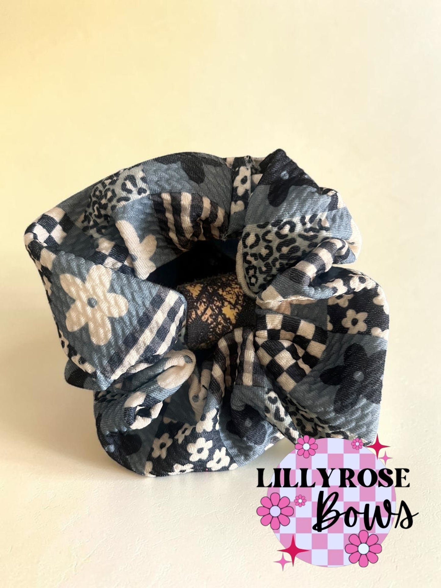 Black flower check